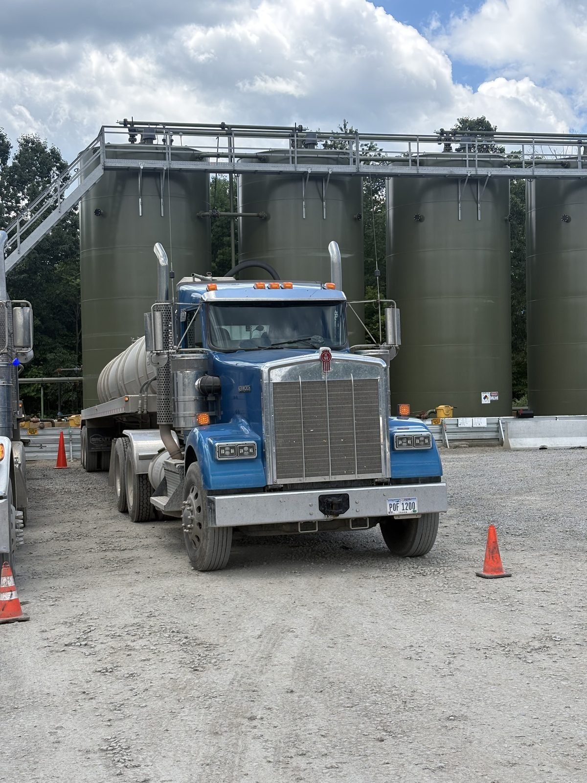 Blue Kenworth backing in to load
