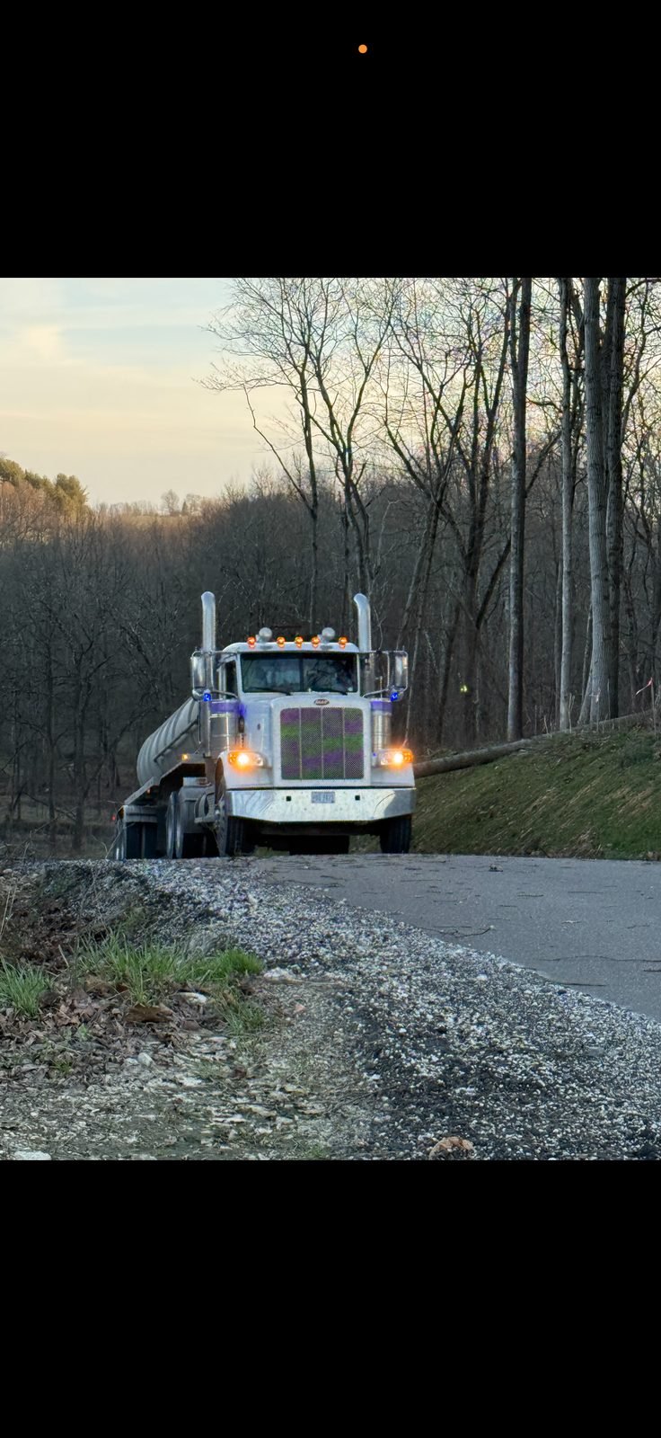 Tractor-trailer vacuum tanker